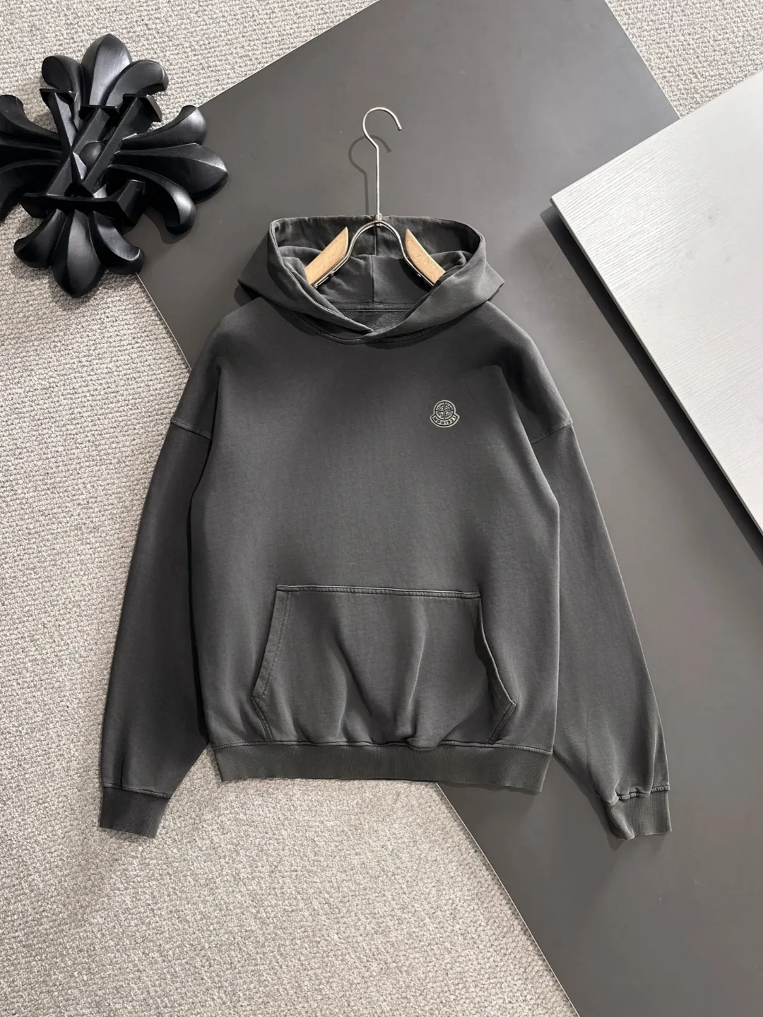 Next day shipping P720 Stone lsland/stone island high quality 2025 autumn and winter new casual heavy industry suit exclusively developed by yb! High quality production! The top version of the trading company channel order, external orders for imported custom fabrics, high breathability and comfort, impeccable details, absolutely worth buying! This type of suit is also a must-have for lazy people. You don’t have to think about how to match it, you can just get it in one set! Brand element design concept, delicate and soft feel! It presents a casual cut and the upper body shape is great! On sale simultaneously on the official website! From a high-end men's positioning brand, the low-key luxury taste is irresistible! Exquisite workmanship and impeccable quality! The overall style is simple, fashionable and timeless, fully meeting the requirements of stylish and tasteful dressing! Sizes: S to XXL (or state your height and weight when placing an order)